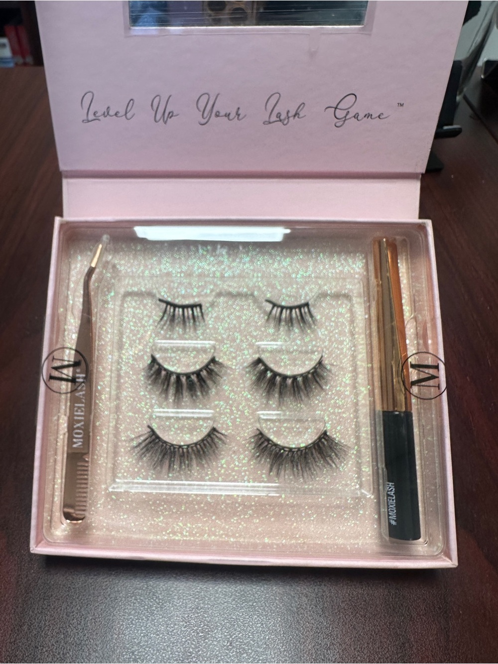 Moxie Lash Magnetic False Lashes Kit in Pink - 3 Styles with Applicator